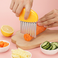 Handmatige aardappelchipsnijder van roestvrij staal met plastic handvat, gegolfde snijder voor groenten, voor de keuken