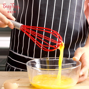 BuyTuy Batteur à œufs en acier inoxydable rouge de 10 pouces, fouet manuel en silicone pour la pâtisserie, le mélange de gâteaux, la préparation de la pâte, outil de cuisine - Product Image 1