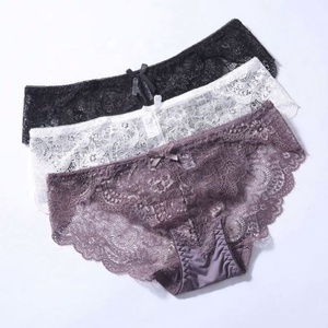 Nouveautés en lingerie féminine : String sexy pour femmes matures, en bas et en collants - Product Image 2