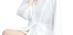 Roupões de Banho Descartáveis Brancos de Alta Qualidade, Portáteis para Viagens, Adequados para Hotéis, Spas e Salões de Beleza. - Product Image 2