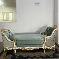 Chaise longue italienne de luxe avec ornements sculptés à la main, design inclinable et confortable pour la maison