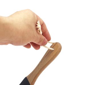 الأعلى مبيعاً أداة العناية بالقدم ورق رملي مزدوج الجانب لإزالة مسمار القدم مزود بيد خشبية - Product Image 5