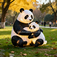 Anpassbare Chinesische Riesenpanda-Seidenlaterne Langlebige Tier-Festivallaterne für Wildlife-Outdoor-Nachtshows und Partydekoration