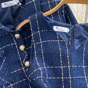 Ensemble deux pièces Yuhong Nouvelle Collection : <span class=keywords><strong>Gilet</strong></span> à manches longues en tweed et robe <span class=keywords><strong>courte</strong></span> boutonnée à motif uni - Product Image 3