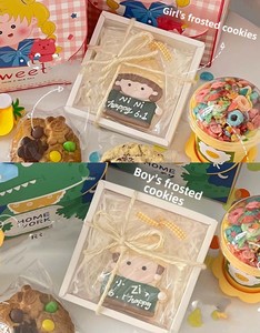 Scatola Regalo con Biscotti Glacé e Fiori Adesivi per Ragazzi e Ragazze - Product Image 1