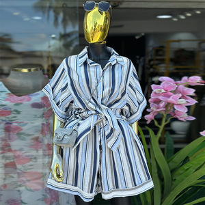 <span class=keywords><strong>Completo</strong></span> Estivo da <span class=keywords><strong>Donna</strong></span>: Top a Maniche Corte a Righe Sopra il Ginocchio <span class=keywords><strong>e</strong></span> <span class=keywords><strong>Pantaloncini</strong></span> da Spiaggia, Set Casual Taglie Forti - Product Image 5