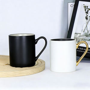 Taza de Café de Cerámica Negra y Blanca de Estilo Moderno Personalizada con Asa Dorada, Juego de Tazas de Porcelana - Product Image 3