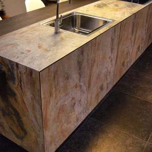 Paneles de Revestimiento de Pared de Piedra de Pizarra Gris Plateado Oscuro, Acabado Texturizado Natural, Duradero, Ecológico, Losa Delgada para Cocina y Exteriores - Product Image 1