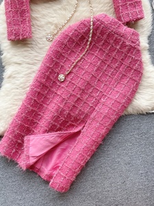 ชุดเซ็ตผู้หญิง เสื้อคาร์ดิแกนขนสัตว์คุณภาพสูง ดีไซน์ใหม่ ฤดูใบไม้ร่วง 2026 พร้อมกระโปรงผ่ากลางความยาวปานกลาง ขายส่งราคาโรงงาน - Product Image 3