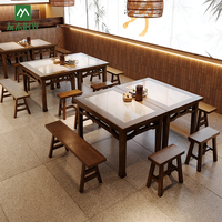 Ensemble table et chaises en bois massif traditionnel, durable et écologique pour les restaurants chinois de nouilles et de hot pot