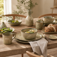 Vaisselle en grès artisanal, glaçure réactive vert olive, motif fleurs sauvages en relief, assiette, bol et tasse en céramique pour la table et cadeau de mariage