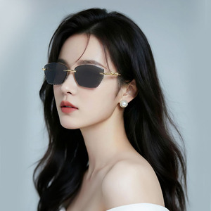 แว่นตา Dlisha ทรงแคทอายไร้กรอบ แว่นกันแดดผู้หญิง โลหะ UV400 เลนส์ PC สีดำ แบบที่ 3 พร้อมกล่องบรรจุภัณฑ์ - Product Image 2