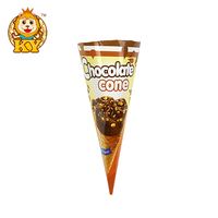 Coupe à biscuits au chocolat en forme de crème glacée en gros cornet de crème glacée au chocolat