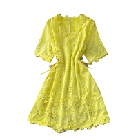Robe courte d'été en dentelle brodée florale, col en V, manches mi-longues, laçage latéral, coupe trapèze pour femme