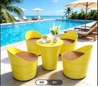 Ensemble de table et de chaises d'extérieur en plastique moderne, durable, léger, empilable, imperméable, facile à transporter pour hôtel, terrasse, restaurant de restauration rapide