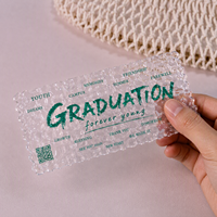 Billets en plastique texturés ondulés pour l'entrée de la cérémonie de remise des diplômes et les événements scolaires – Personnalisables en taille, forme, couleur, logo, numériques