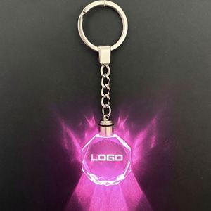 Porte-clés en cristal gravé au laser 3D avec logo personnalisé, design en forme de glaçon, souvenir touristique, cadeau promotionnel lumineux LED, durable - Product Image 4