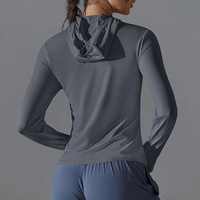 Veste athlétique de randonnée de voyage de grande taille pour femmes, manteau de course léger à fermeture éclair personnalisé avec sweat à capuche