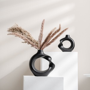 Venta al por mayor, jarrón <span class=keywords><strong>de</strong></span> mesa <span class=keywords><strong>de</strong></span> Donut nórdico Irregular, jarrón <span class=keywords><strong>de</strong></span> cerámica, decoración Interior para decoración del hogar, sala <span class=keywords><strong>de</strong></span> estar <span class=keywords><strong>de</strong></span> boda - Product Image 5