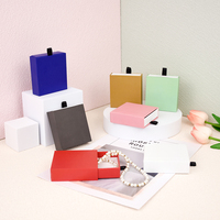Boîte de présentation de bijoux carrée moderne et luxueuse personnalisée, emballage cadeau en papier pour bagues, boucles d'oreilles, pendentifs, colliers, bracelets