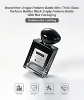 Flacon de parfum carré en verre de 50 ml avec pulvérisateur à brume fine, couvercle personnalisé, impression sérigraphique, emballage cosmétique avec boîte