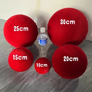 Bolas Grandes de Terciopelo Rellenas de Espuma, Utilería Decorativa de <span class=keywords><strong>Navidad</strong></span>, Esfera de Tela Roja para Decoración de Fondo de Boda - Product Image 5
