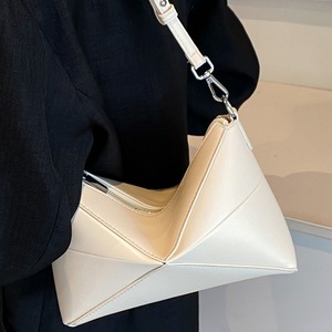 Fashionable crossbody <b>bag</b> for women in <b>red</b>, leather material and geometric patchwork design - Product Image 3