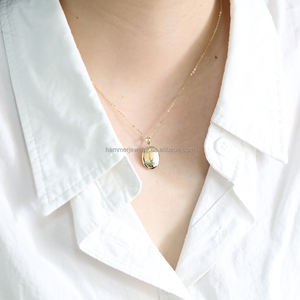 قلادة ذهبية عيار 14 قيراط بتصميم قلادة قابلة للفتح - نمط عصري للهدايا مع إمكانية التخصيص حسب الطلب - Product Image 5