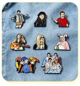 8 Estilos de Pins Esmaltados del Programa de TV <span class=keywords><strong>Friends</strong></span>, Lindas Figuras de Anime de Rachel, Ross, Joey, Phoebe, Chandler, <span class=keywords><strong>Monica</strong></span>, Broches Metálicos Coleccionables - Product Image 3