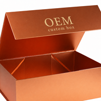 Boîte cadeau rigide de luxe personnalisée en carton avec finition mate, gaufrage et insert séparateur pour emballage cadeau haut de gamme et présentation en magasin