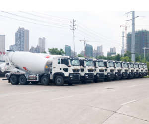 Camión Mezclador de Cemento Usado Sinotruk HOWO 6x4 8x4 10/12/14CBM, 10/12 Ruedas, Diésel, 371HP, Emisión EURO II, en Venta - Product Image 2