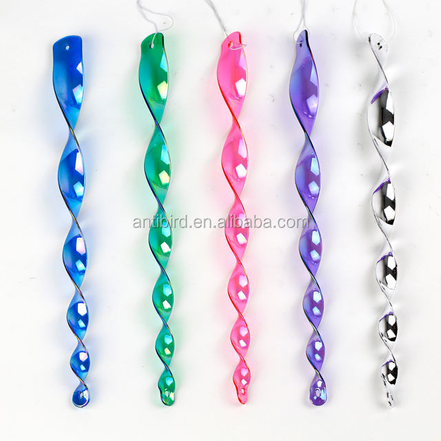 Argenté, rouge, vert