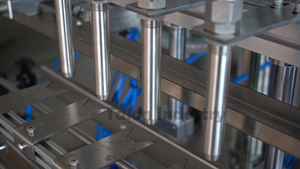 Hot bán nước tự động chất lỏng 2/4/6/8 đầu nhựa pet chai thủy tinh Máy chiết rót nhà máy trực tiếp bán - Product Image 6