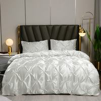Ensemble de housse de couette en soie satinée de luxe de style européen literie avec fleur brodée Pintuck