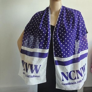 Écharpes et bonnets personnalisés du Conseil National des Femmes Noires (CNFN) en violet et <span class=keywords><strong>blanc</strong></span>, écharpes et bonnets tricotés d'hiver 1935 - Product Image 2