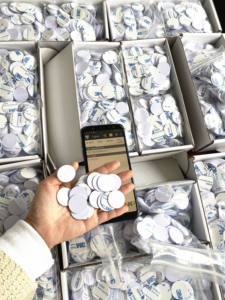 품질 13.56MHZ URL 쓰기 가능 15mm RFID 미니 Nfc 태그 Pvc 코인 태그 로고 인쇄 - Product Image 2