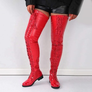 Bottes longues à lacets en dentelle, à bout rond, pour femmes, chaussures à la mode, noires et rouges, au-dessus du genou, à talon plat - Product Image 2