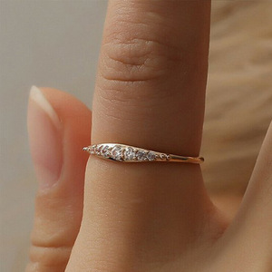 Anillo de Diamantes en Oro Rosa F863, Corte Baguette Cónico, Color G Natural, Joyería de Compromiso para Mujer - Product Image 6
