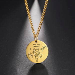 Collar inspirador para bailarina Colgante redondo en tono dorado grabado con la frase la mejor bailarina - Product Image 1