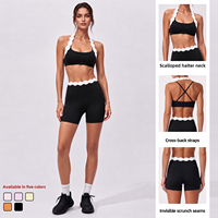 Ropa de yoga personalizada con bajo pedido mínimo, conjunto de 2 piezas para mujer con ribete festoneado, sujetador deportivo y shorts de ciclista de cintura alta para gimnasio y fitness.