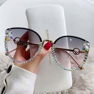 Gafas de Sol de Moda al por Mayor, Retro, Metálicas, con Marco Grande, Diamantes de Imitación, Estilo Ojo de Gato para Mujer - Product Image 2