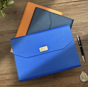Carnet à spirale A5 sur mesure haut <span class=keywords><strong>de</strong></span> gamme à trois volets avec clip magnétique - Cahier <span class=keywords><strong>de</strong></span> notes professionnel et <span class=keywords><strong>de</strong></span> réunion <span class=keywords><strong>de</strong></span> qualité supérieure - Product Image 1