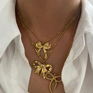 Collar con colgante elegante de acero inoxidable, collar con colgante de lazo dorado para mujer, regalo de joyería para fiesta junto al mar - Product Image 1