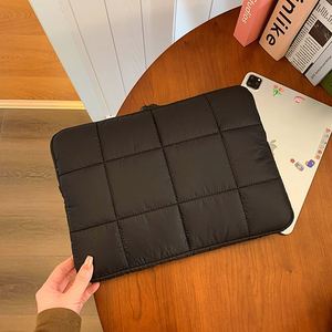 High Quality Custom Soft Cotton Shockproof Quilted Laptop Sleeve <b>Bag</b> Portable Business Puffer <b>Computer</b> Sleeve <b>Bag</b> for Daily Use - Product Image 4