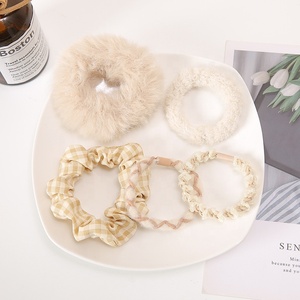 All'ingrosso 5 pezzi regalo per ragazze accessori per capelli per bambini plaid per capelli fascia in gomma pelosa pelosa soffice scrunchie set <span class=keywords><strong>rosa</strong></span> - Product Image 5