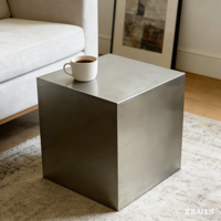 Luxuriöser Metall-Nachttisch aus Edelstahl, Moderner Minimalistischer Beistelltisch für Wohnzimmer und Schlafzimmer mit Stauraum und Eckregal
