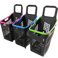 Panier de courses en plastique durable à roulettes géant et tendance avec quatre roues