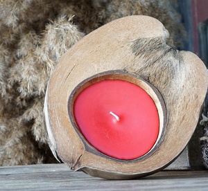 Vela perfumada de cera de soja con cáscara de coco y mechas de madera - Product Image 3