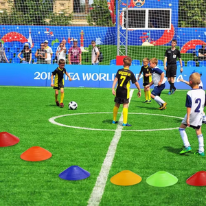 Vendedor caliente niños 50 piezas PE plástico suave deportes entrenamiento juguete fútbol marcador disco agilidad entrenamiento conos soporte con bolsa de malla - Product Image 1