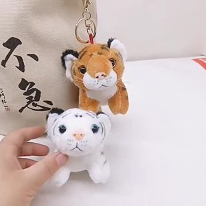 Pequeño Tigre simulado colgante llavero tigre blanco felpa colgante bolsa accesorios mujer 4 pulgadas muñeca al por mayor - Product Image 4